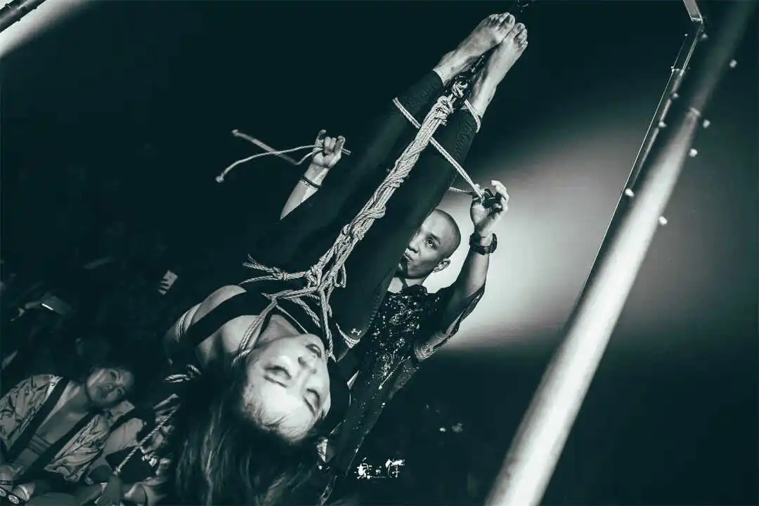 西檬之家字母圈中的spank：这一实践对BDSM关系的影响是什么？ 一